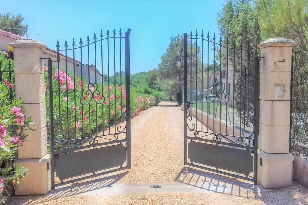Anduze Gite Les Pins Au "Petit Clos Des Cigales" Massillargues-Attuech Eksteriør bilde